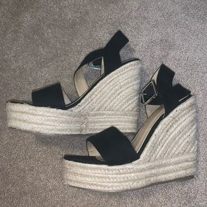 Black wedges